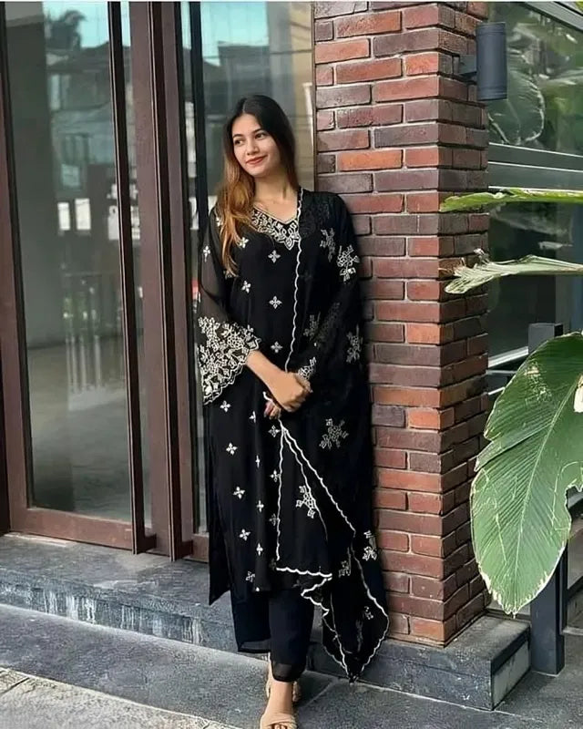 Kurta Set with Dupatta and Bottomwear Women Ethnic Wear